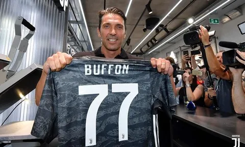 Vừa trở lại, Buffon đã khước từ đề nghị của cả Szczesny lẫn Chiellini