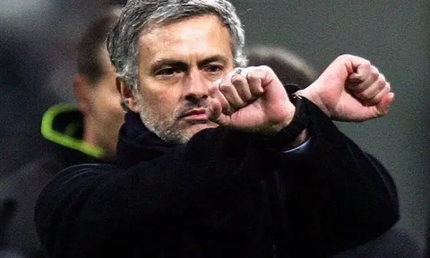 Điên rồ! Dẹp sĩ diện, Mourinho thừa nhận bến đỗ tương lai quá sốc