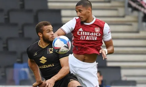 'Đá tảng' chính thức ra mắt, Arsenal thắng đậm đội bóng League One