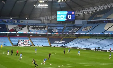 Đại dịch hoành hành, BTC Premier League vẫn tin tưởng các sân vận động có thể sớm mở cửa trở lại