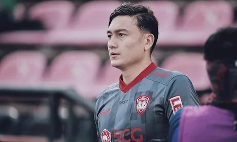 Đang bị Muangthong kiện, Văn Lâm bất ngờ nhận tin vui từ FIFA