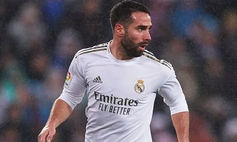 Chia lửa cho Carvajal, Zidane triệu hồi "cơn lốc biên phải"