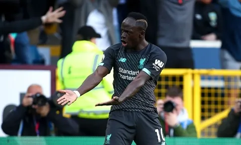 Dù đội nhà thắng trận, Mane vẫn tỏ ra ức chế tột độ với Salah