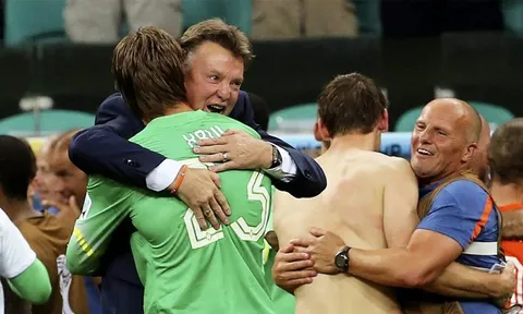 Đây! Chi tiết nhỏ chứng minh cho đẳng cấp của Louis van Gaal ở World Cup