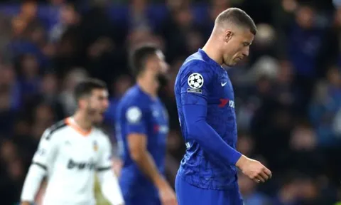 Đây, điều các cầu thủ Chelsea làm với Barkley sau quả penalty bị bỏ lỡ