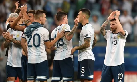 Đây! Phản ứng của Messi sau khi Argentina xém chết "hụt"