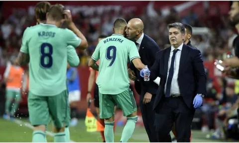 Đây, phản ứng không tưởng của Zidane khi Benzema "nổ súng"