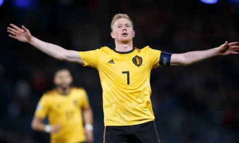 De Bruyne lại gây sốc, làm điều khó tin "như cơm bữa" trong nửa giờ