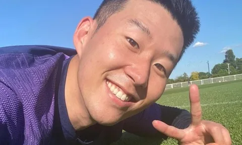 Son Heung-min và sao Tottenham bị cướp cười tươi rói trên sân tập