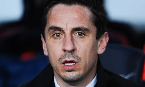 Đêm thua 0-7 giết đời HLV của Gary Neville