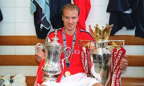 Dennis Bergkamp - thủ lĩnh sánh tầm Pele và Maradona