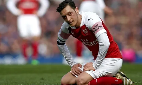 Bạn có biết điều gì đang xảy ra với Mesut Ozil?