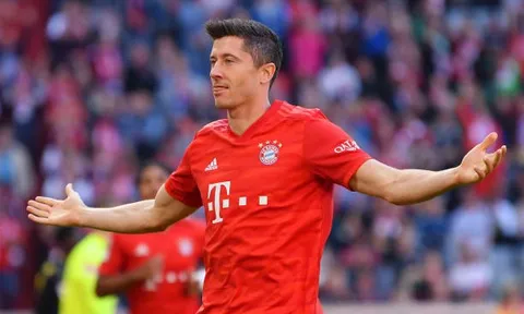 Đỉnh như Lewandowski, từ bỏ hattrick vì đồng đội