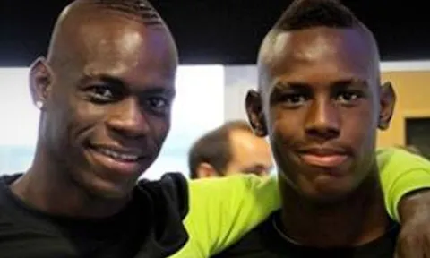'Đó là lý do Balotelli viết 'Why always me?' lên áo'