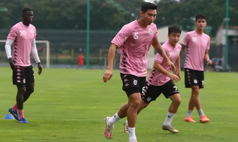 Đoàn Văn Hậu tái xuất trong ngày CLB Hà Nội đón nhận hàng loạt tin vui