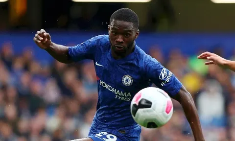 Đội bóng Ligue 1 liên hệ với Chelsea nhằm chiêu mộ trung vệ người Anh