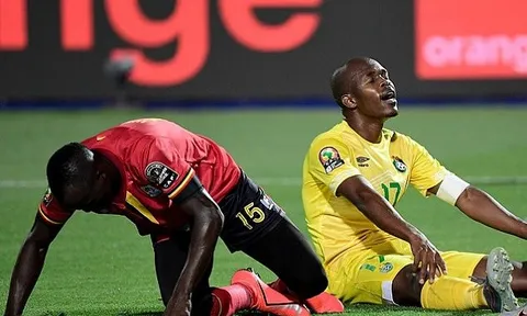 Đối thủ nặng kí của Salah thoát thua sau pha bỏ lỡ của năm