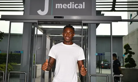 Đồng đội đi giao hữu, sao trẻ Juventus 'tự kỷ' ở nhà