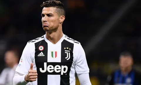 Đóng góp chống COVID-19, "người lạ mặt" đích thân được Ronaldo khen ngợi