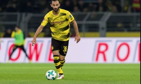 Dortmund nên bắt đầu trọng dụng Omer Toprak trong mùa tới