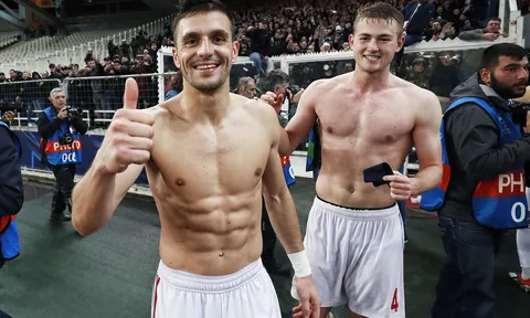 'Đội trưởng hiện tại của Ajax khác hẳn De Ligt'