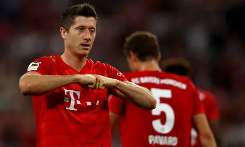 Được VAR cứu giúp, Bayern hú vía thoát thua trên sân nhà