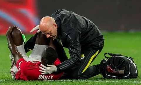 Tin buồn cho Man Utd, "số 3" nghỉ hết tháng khởi động mùa giải mới