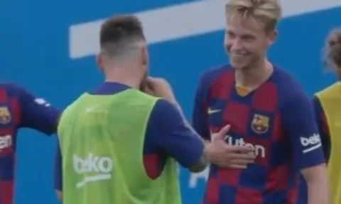 Frenkie de Jong hớn hở trong lần đầu chạm mặt Messi