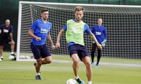 Gửi lời đề nghị hoang đường cho vụ Rakitic, Juventus biến thành trò cười của fan Barca trên MXH