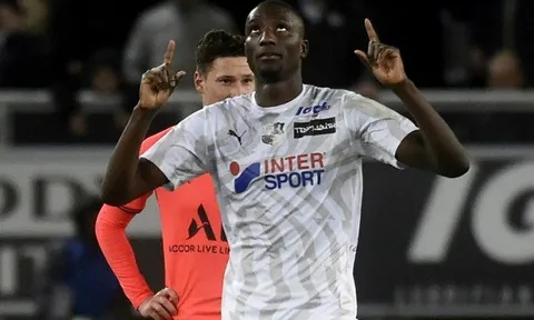 "Khắc tinh của PSG" hoá 'hàng hot', Tottenham, Celtic, Leicester cùng tranh giành