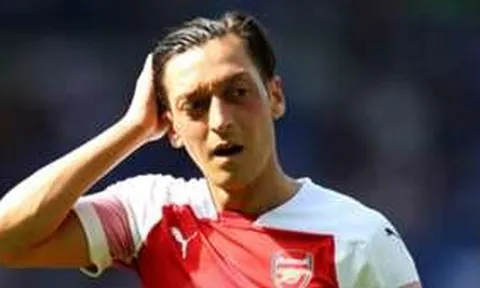 Emery đòi BLĐ bán gấp Ozil, cấp thêm tiền mua 'Quỷ Đỏ lạc lối' 55 triệu bảng