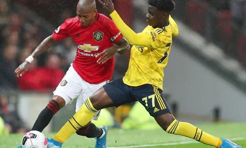 Emery lên tiếng về quyết định lịch sử trước Man United