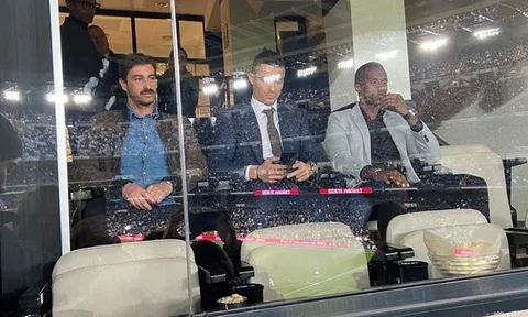 Ronaldo phản ứng ra sao tại Bernabeu khi đàn em Real 'copy' pha ăn mừng?