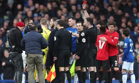 Everton mất 3 điểm, Ancelotti phản ứng cực gắt và cái kết