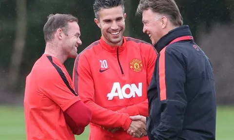 SỐC! Van Gaal từng 'tát' Van Persie ngay sau trận đấu tại World Cup