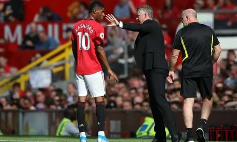 'Rất nhiều cầu thủ Man Utd không vui, Solskjaer vẫn để họ đá'