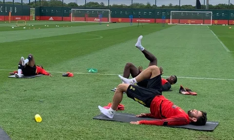 Lần đầu của Pogba và Fernandes ở Man Utd