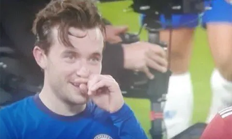 Fan Chelsea nổi điên vì 1 hành động của Ben Chilwell với Luke Shaw