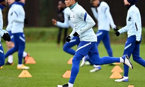 Fan Chelsea phát cuồng với 1 hình ảnh đặc biệt trên sân tập đội nhà