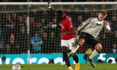 Fan Man Utd: "Cậu ấy cứ như đang chơi bóng đá đường phố vậy"