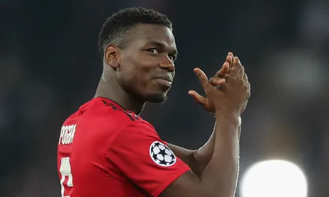 Fan Man Utd: "Cậu ấy sẽ ở lại, trao tấm băng thủ quân ngay đi"