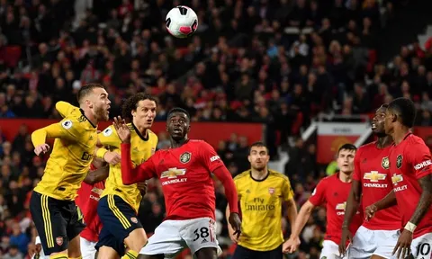 Roy Keane lên tiếng, nói về cơ hội top 4 của Man Utd và Arsenal
