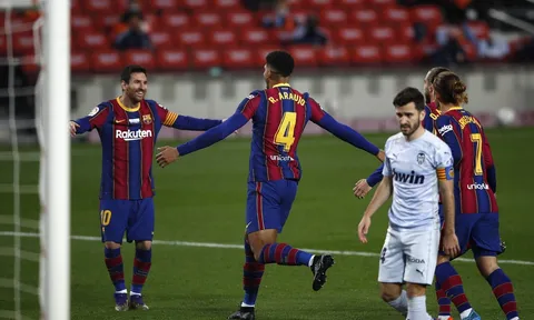 Lionel Messi khiến Barcelona "đứng ngồi không yên"