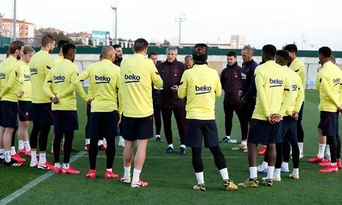 Giận dữ với đội ngũ y tế, sao Barca chọn dưỡng thương tại quê nhà