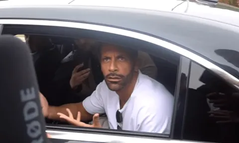 Ferdinand gọi CĐV Man Utd là "đồ nông cạn"