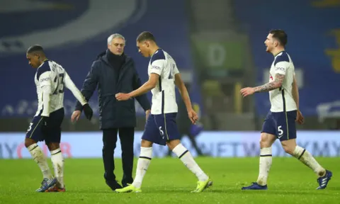 Ferdinand: "Thua Chelsea, Tottenham và Mourinho phải cảm thấy may mắn vì... "