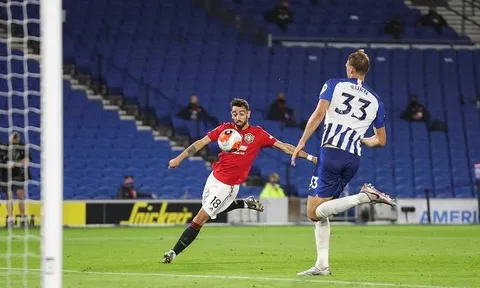 Fernandes có cú đúp tuyệt phẩm, Man Utd 'đè bẹp' Brighton