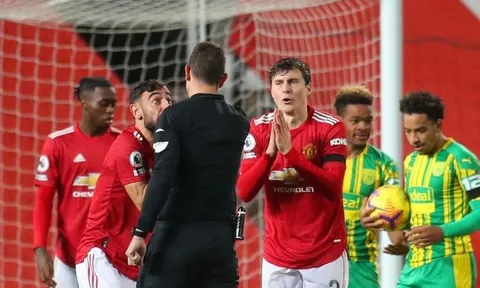 CĐV Man Utd đòi tống khứ "gã hề" khỏi OTF ngay và luôn