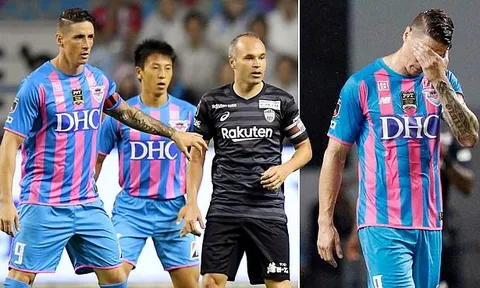 Iniesta nổ súng, Torres chia tay sân cỏ bằng thất bại nặng nề