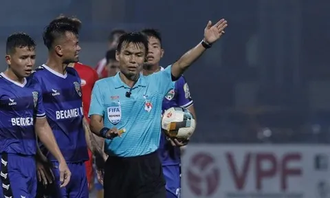 Sếp lớn VPF khẳng định 1 điều về trọng tài FIFA bẻ còi tại V-League